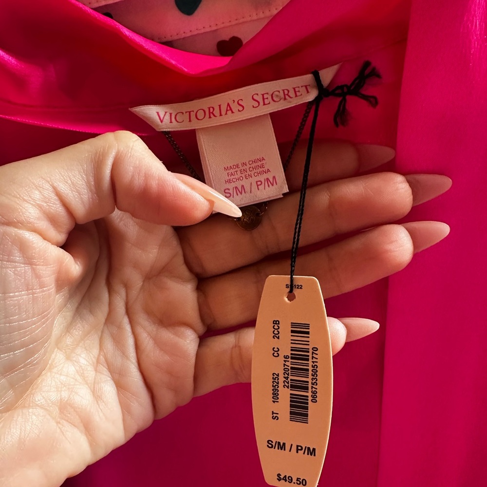 VICTORIA'S SECRET
Satin Short Robe - Picture 3 of 4
